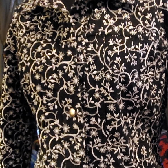 CROFT & BARROW, BLACK JACKET WITH WHITE SHIMMERY EMBROIDERY, 100% COTTON, SIZE L - Picture 5 of 9
